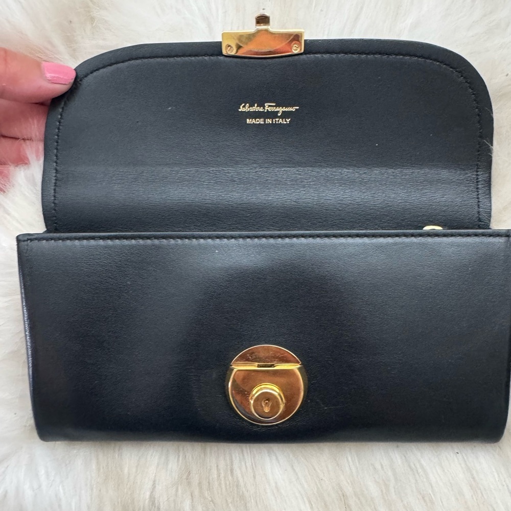 Ferragamo Leather Wallet 🖤 - Picture 5 of 6